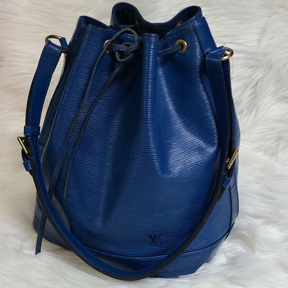 💯 Authentic Louis Vuitton Epi Noe Bag🍀